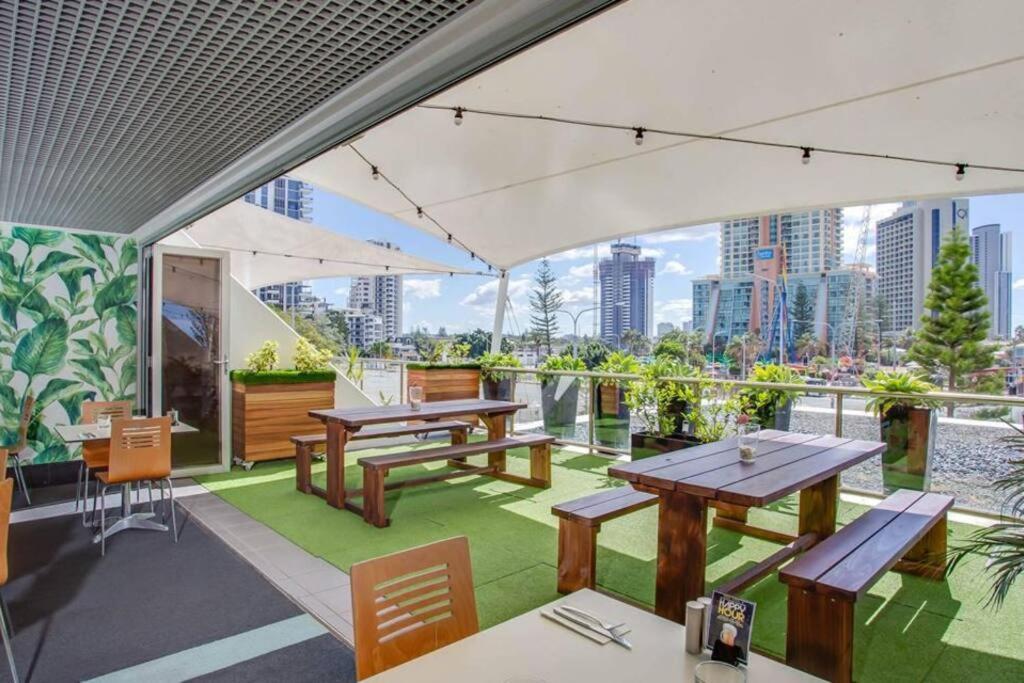 Close To Everything! Beautiful Hotel Studio'S, Sleeps 4 Gold Coast Exterior foto