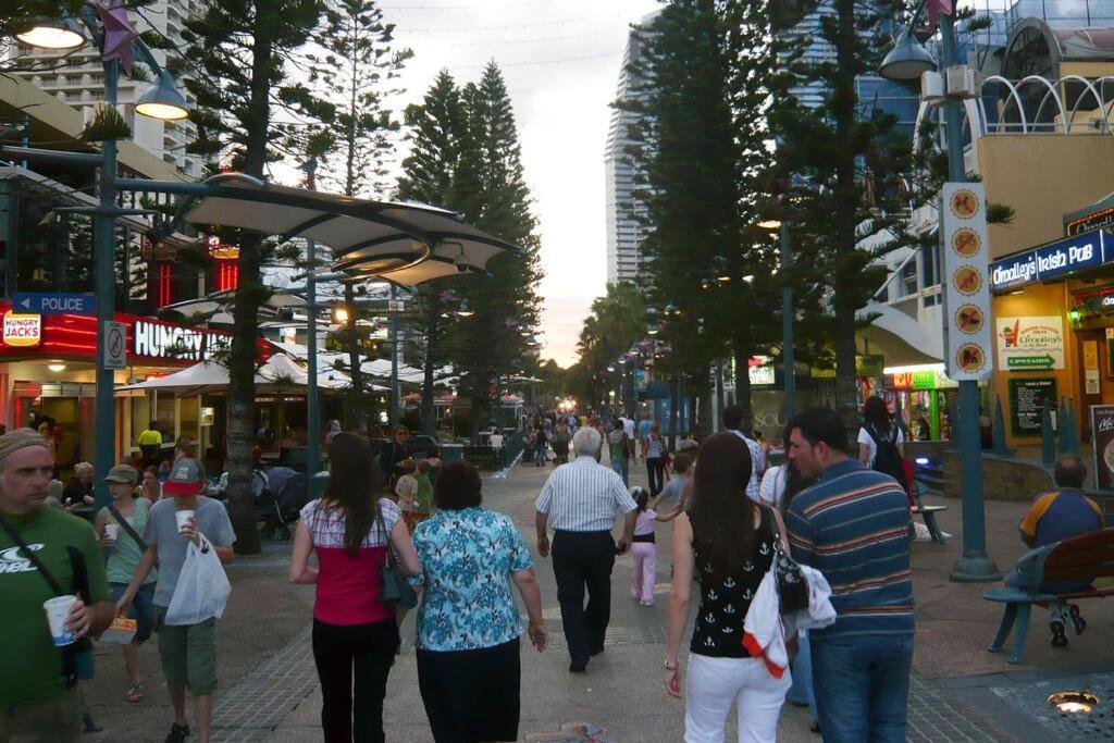 Close To Everything! Beautiful Hotel Studio'S, Sleeps 4 Gold Coast Exterior foto